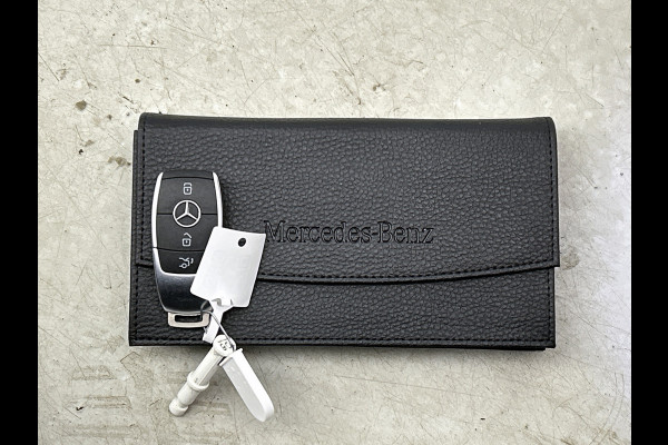 Mercedes-Benz CLA-Klasse 180 Business Solution AMG Panoramadak | Lichtmetalen velgen 5 spaaks |BMUX wide screen\ Naviagtie | parking support met camera achter | Inclusief 24 maanden MB Certified garantie voor Europa.