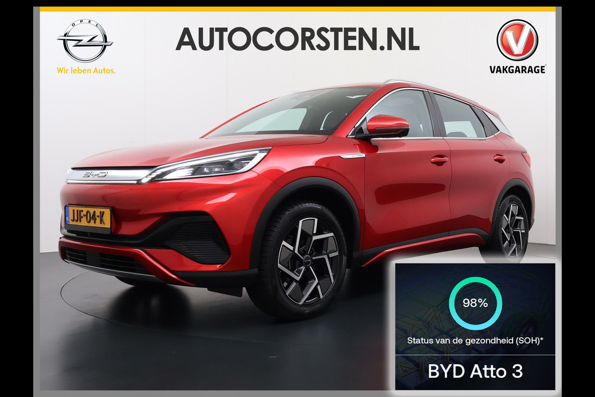 BYD ATTO 3 60kWh Design SOH 98% Pano-dak Leer+Elektr.Verst. Warmtepomp Adaptieve Cruise 360°Camera Apple Carplay Android Auto Elektr.Achter Verkeersbord detectie WiFi DAB Led Rijstrooksensor Keyless Smartphone Entry Fabrieksgarantie tot 12-12-2030/150.000km Garantie. Op de LFP Accu tot 12-12-2030/200.000km €44.000,- Nieuw!
