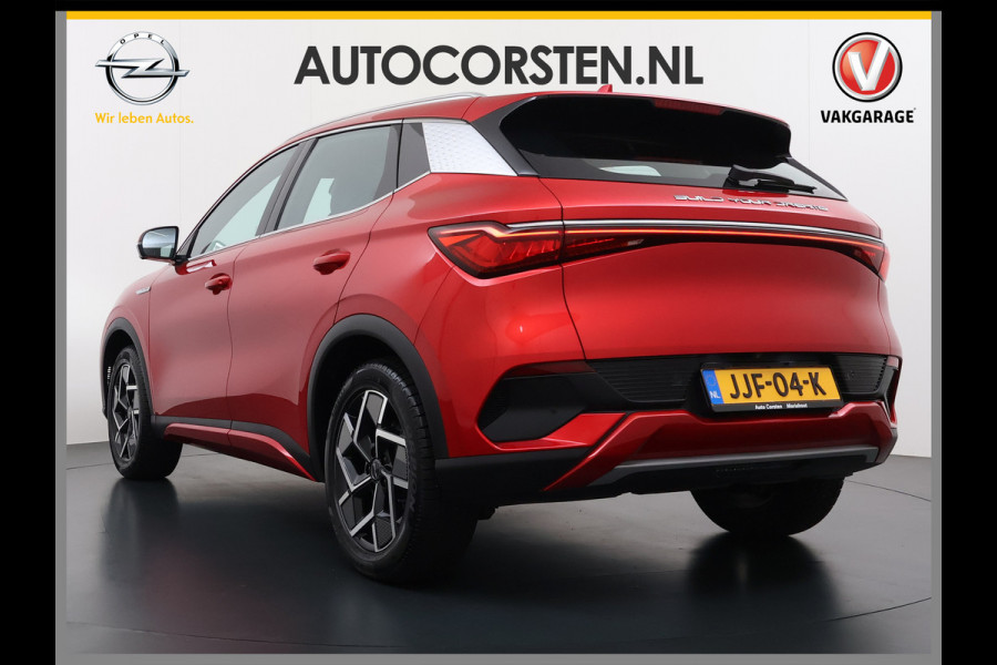 BYD ATTO 3 60kWh Design SOH 98% Pano-dak Leer+Elektr.Verst. Warmtepomp Adaptieve Cruise 360°Camera Apple Carplay Android Auto Elektr.Achter Verkeersbord detectie WiFi DAB Led Rijstrooksensor Keyless Smartphone Entry Fabrieksgarantie tot 12-12-2030/150.000km Garantie. Op de LFP Accu tot 12-12-2030/200.000km €44.000,- Nieuw!