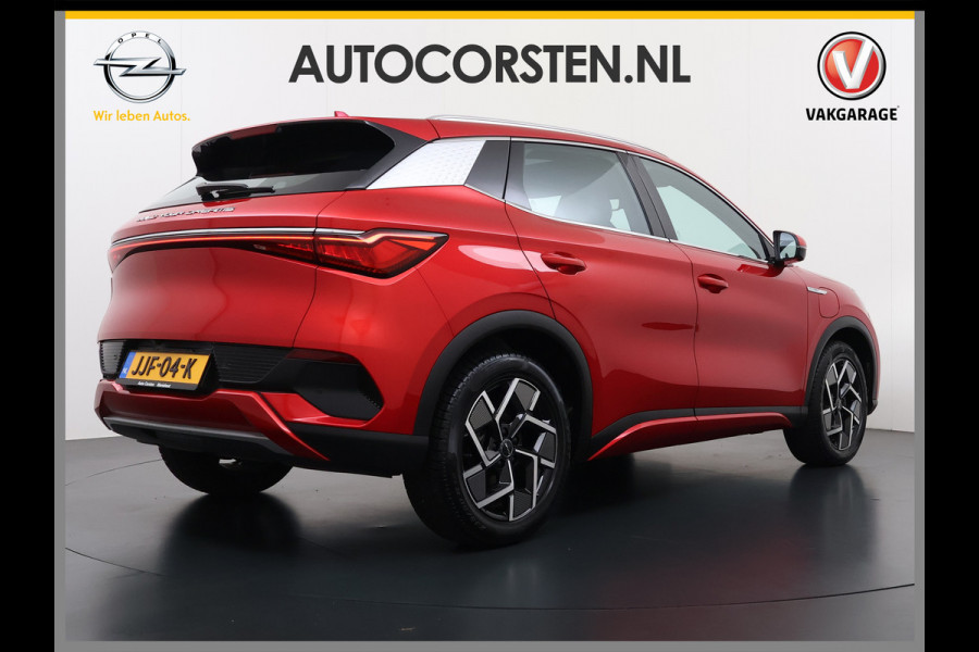 BYD ATTO 3 60kWh Design SOH 98% Pano-dak Leer+Elektr.Verst. Warmtepomp Adaptieve Cruise 360°Camera Apple Carplay Android Auto Elektr.Achter Verkeersbord detectie WiFi DAB Led Rijstrooksensor Keyless Smartphone Entry Fabrieksgarantie tot 12-12-2030/150.000km Garantie. Op de LFP Accu tot 12-12-2030/200.000km €44.000,- Nieuw!