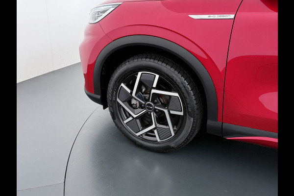 BYD ATTO 3 60kWh Design SOH 98% Pano-dak Leer+Elektr.Verst. Warmtepomp Adaptieve Cruise 360°Camera Apple Carplay Android Auto Elektr.Achter Verkeersbord detectie WiFi DAB Led Rijstrooksensor Keyless Smartphone Entry Fabrieksgarantie tot 12-12-2030/150.000km Garantie. Op de LFP Accu tot 12-12-2030/200.000km €44.000,- Nieuw!