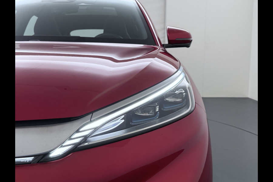 BYD ATTO 3 60kWh Design SOH 98% Pano-dak Leer+Elektr.Verst. Warmtepomp Adaptieve Cruise 360°Camera Apple Carplay Android Auto Elektr.Achter Verkeersbord detectie WiFi DAB Led Rijstrooksensor Keyless Smartphone Entry Fabrieksgarantie tot 12-12-2030/150.000km Garantie. Op de LFP Accu tot 12-12-2030/200.000km €44.000,- Nieuw!