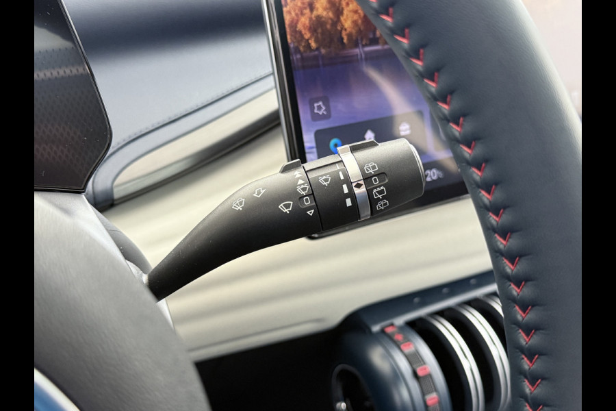 BYD ATTO 3 60kWh Design SOH 98% Pano-dak Leer+Elektr.Verst. Warmtepomp Adaptieve Cruise 360°Camera Apple Carplay Android Auto Elektr.Achter Verkeersbord detectie WiFi DAB Led Rijstrooksensor Keyless Smartphone Entry Fabrieksgarantie tot 12-12-2030/150.000km Garantie. Op de LFP Accu tot 12-12-2030/200.000km €44.000,- Nieuw!