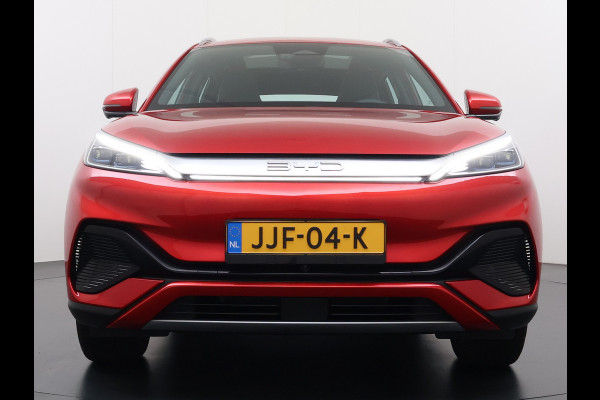 BYD ATTO 3 60kWh Design SOH 98% Pano-dak Leer+Elektr.Verst. Warmtepomp Adaptieve Cruise 360°Camera Apple Carplay Android Auto Elektr.Achter Verkeersbord detectie WiFi DAB Led Rijstrooksensor Keyless Smartphone Entry Fabrieksgarantie tot 12-12-2030/150.000km Garantie. Op de LFP Accu tot 12-12-2030/200.000km €44.000,- Nieuw!