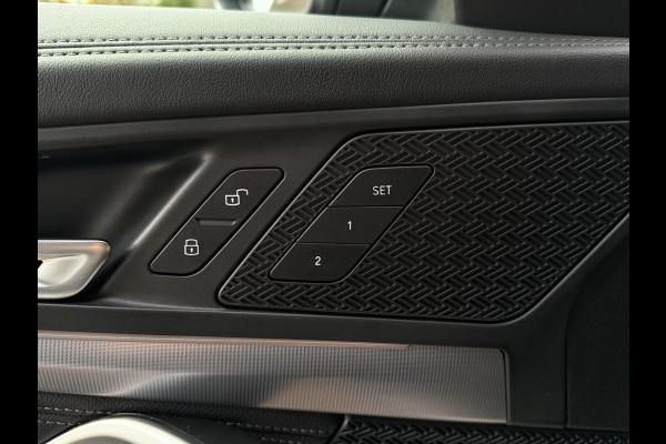 BMW X1 xDrive30e X LINE | DRIVING PROFF. | SPORTSTOELEN | LEDER | TREKHAAK | ELEKTR. STOELEN |