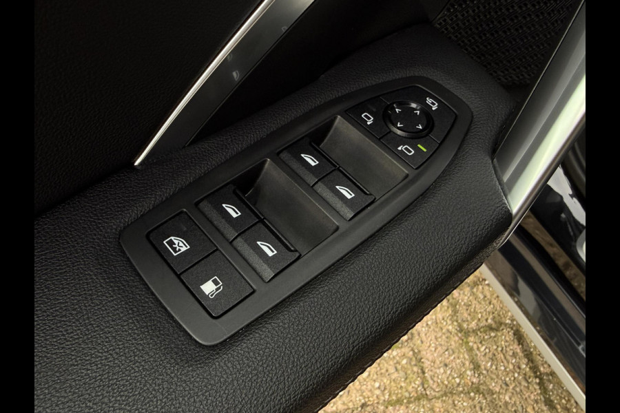 BMW X1 xDrive30e X LINE | DRIVING PROFF. | SPORTSTOELEN | LEDER | TREKHAAK | ELEKTR. STOELEN |