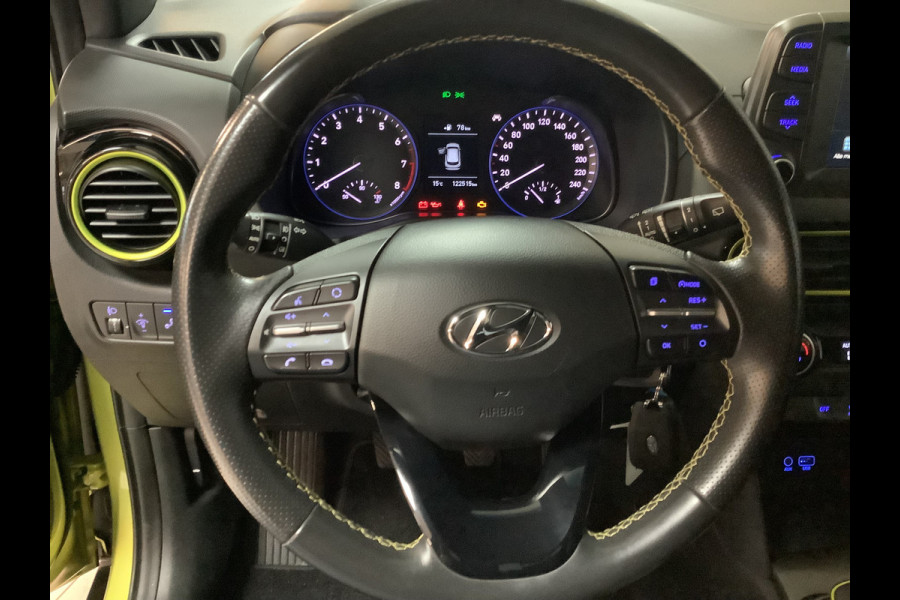 Hyundai Kona 1.0T Fashion met trekhaak en dealer onderhouden