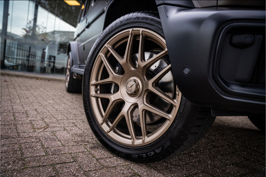 Mercedes-Benz G-Klasse AMG 63 ** Akrapovic ** AMG Performance Pack ** Carbon ** Xpell PPF Face-lift MY25 ** Target Blue Eye ** Manufaktur