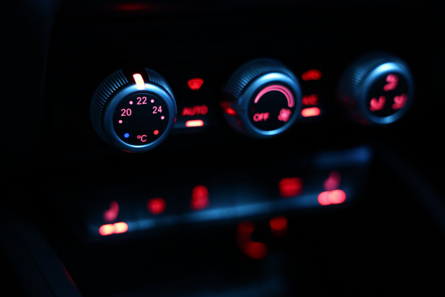 Audi A1 Sportback 1.4 TFSI Pro Line PANO NAVI BLUET STOELVW PDC ECC '18