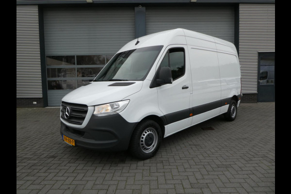 Mercedes-Benz Sprinter 215 CDI L2H2 airco, navigatie ,trekhaak ,3 zits