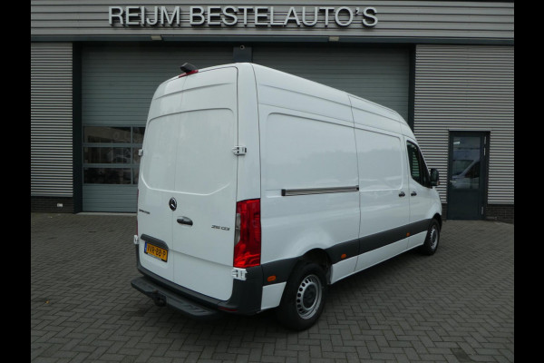 Mercedes-Benz Sprinter 215 CDI L2H2 airco, navigatie ,trekhaak ,3 zits