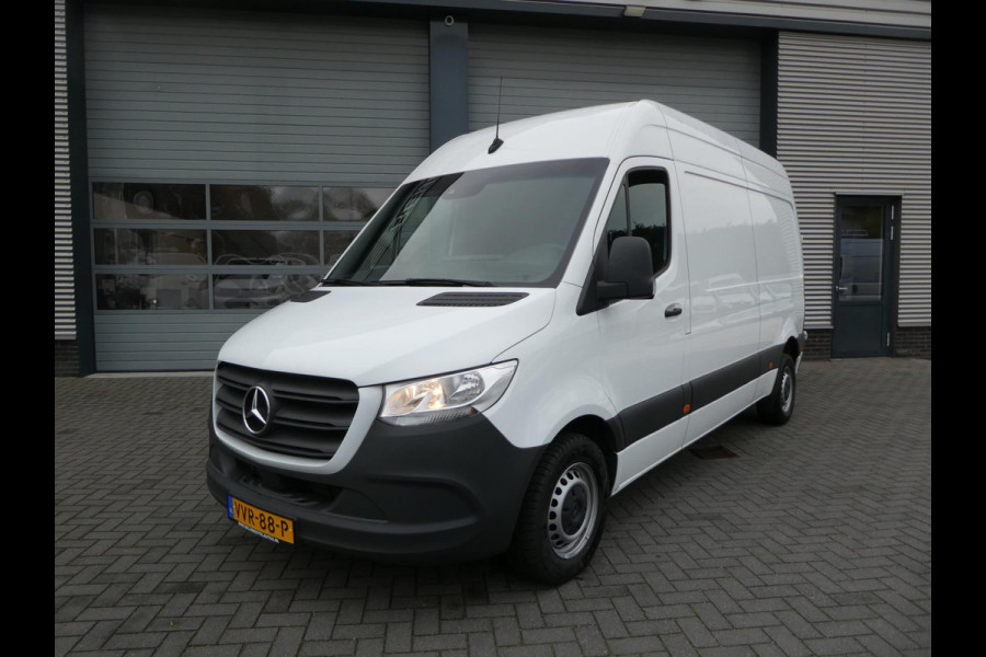 Mercedes-Benz Sprinter 215 CDI L2H2 airco, navigatie ,trekhaak ,3 zits