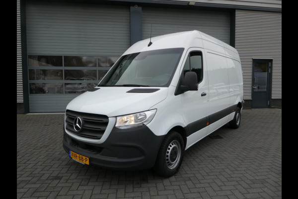 Mercedes-Benz Sprinter 215 CDI L2H2 airco, navigatie ,trekhaak ,3 zits