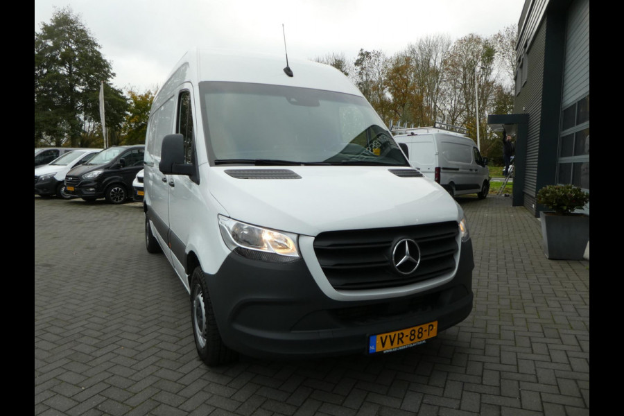 Mercedes-Benz Sprinter 215 CDI L2H2 airco, navigatie ,trekhaak ,3 zits