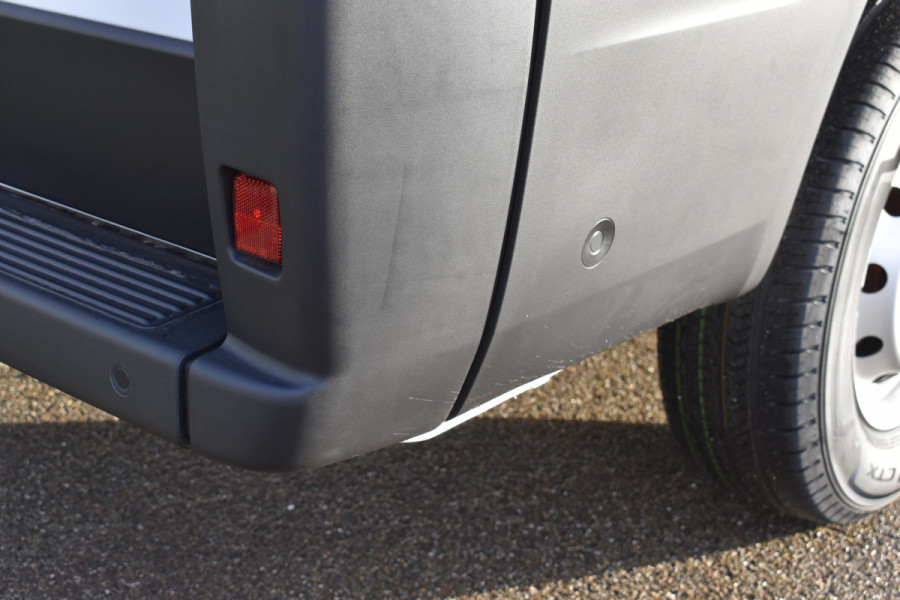 Peugeot Boxer 2.2 BlueHDi 140 S&S L2H2 3.3t Euro 6 Nieuw auto registratie 2024/ GEEN BPM/ L2H2 / achteruitrijcamera verzwaard verenpakket, pakket City plus