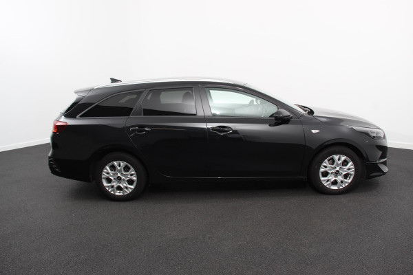 Kia Ceed Sportswagon 1.0 T-GDi Prestige | Navigatie | Apple Carplay / Android Auto | Climate Control | Cruise Control | Camera | Dab | Lichtmetalen Velgen | Lane Assist | Privacy Glass |