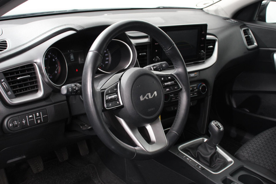 Kia Ceed Sportswagon 1.0 T-GDi Prestige | Navigatie | Apple Carplay / Android Auto | Climate Control | Cruise Control | Camera | Dab | Lichtmetalen Velgen | Lane Assist | Privacy Glass |