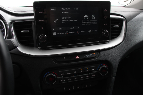 Kia Ceed Sportswagon 1.0 T-GDi Prestige | Navigatie | Apple Carplay / Android Auto | Climate Control | Cruise Control | Camera | Dab | Lichtmetalen Velgen | Lane Assist | Privacy Glass |