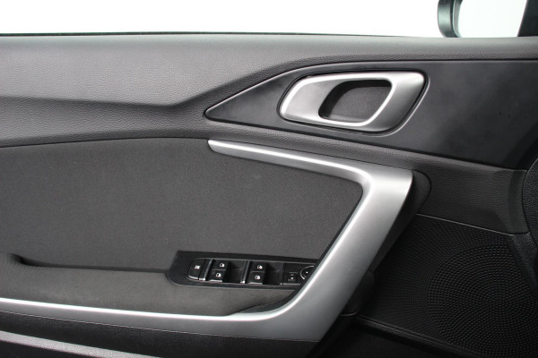 Kia Ceed Sportswagon 1.0 T-GDi Prestige | Navigatie | Apple Carplay / Android Auto | Climate Control | Cruise Control | Camera | Dab | Lichtmetalen Velgen | Lane Assist | Privacy Glass |