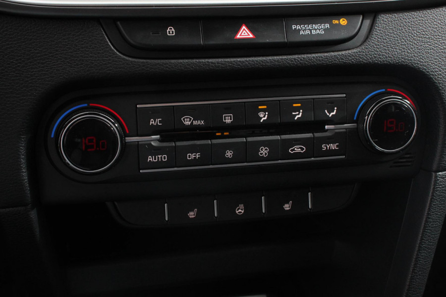 Kia Ceed Sportswagon 1.0 T-GDi Prestige | Navigatie | Apple Carplay / Android Auto | Climate Control | Cruise Control | Camera | Dab | Lichtmetalen Velgen | Lane Assist | Privacy Glass |