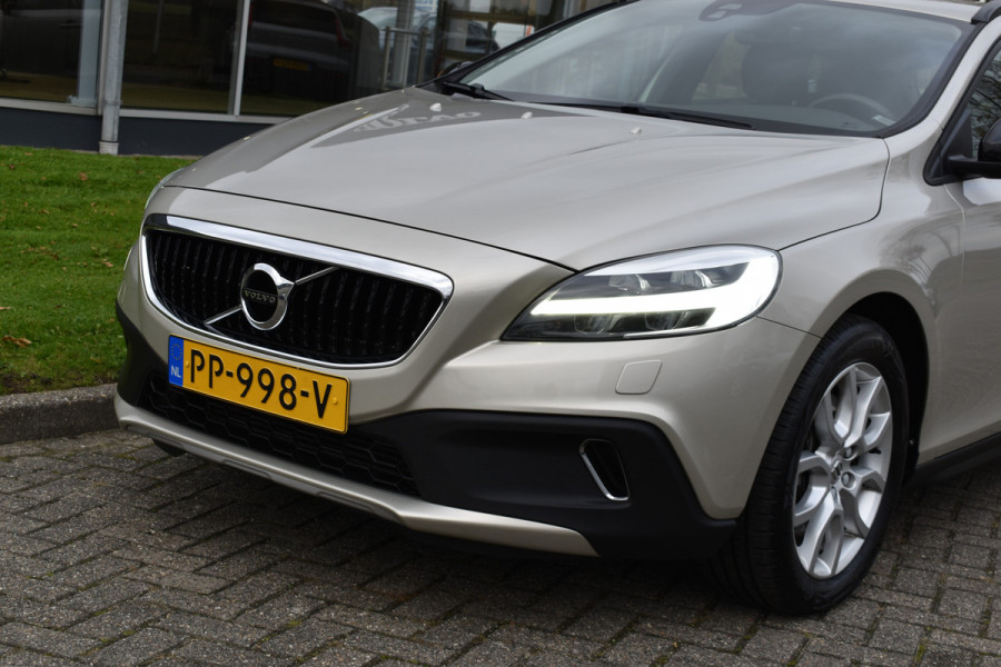 Volvo V40 Cross Country T3 153PK Automaat Nordic+ | Standkachel | Stoelverwarming | 17"LMV | LED