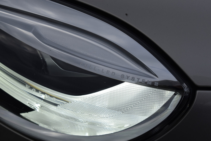 Volvo V40 Cross Country T3 153PK Automaat Nordic+ | Standkachel | Stoelverwarming | 17"LMV | LED