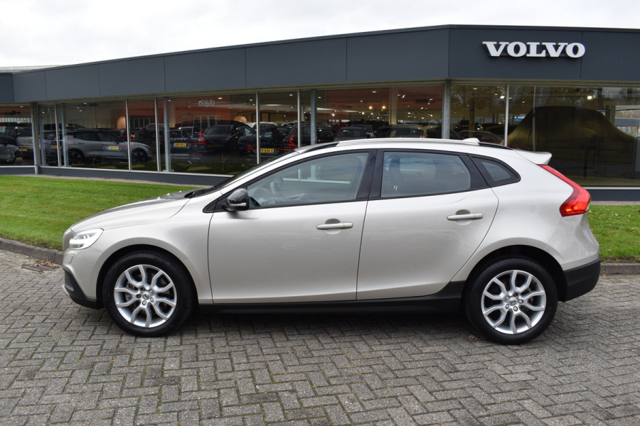 Volvo V40 Cross Country T3 153PK Automaat Nordic+ | Standkachel | Stoelverwarming | 17"LMV | LED