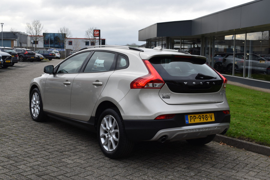 Volvo V40 Cross Country T3 153PK Automaat Nordic+ | Standkachel | Stoelverwarming | 17"LMV | LED