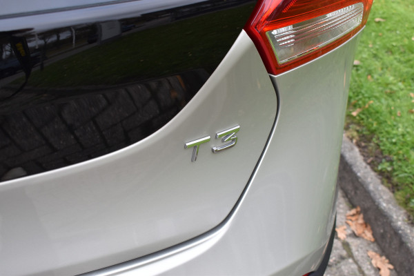 Volvo V40 Cross Country T3 153PK Automaat Nordic+ | Standkachel | Stoelverwarming | 17"LMV | LED