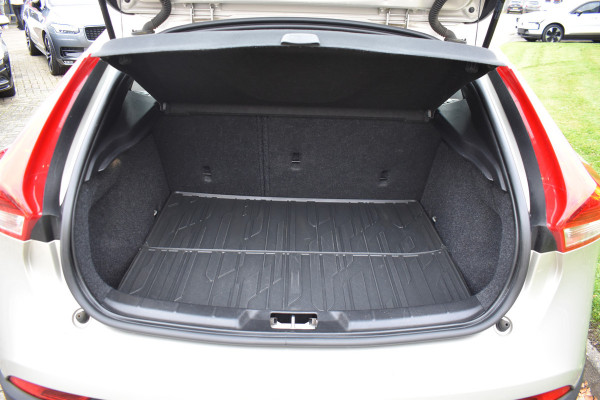 Volvo V40 Cross Country T3 153PK Automaat Nordic+ | Standkachel | Stoelverwarming | 17"LMV | LED