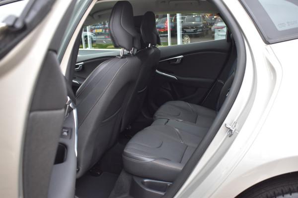Volvo V40 Cross Country T3 153PK Automaat Nordic+ | Standkachel | Stoelverwarming | 17"LMV | LED