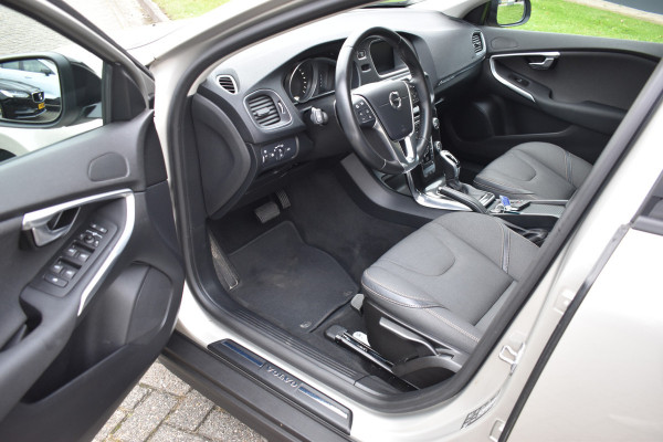 Volvo V40 Cross Country T3 153PK Automaat Nordic+ | Standkachel | Stoelverwarming | 17"LMV | LED
