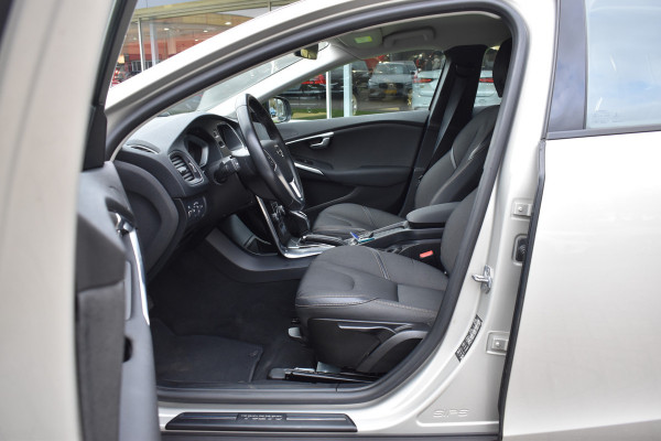 Volvo V40 Cross Country T3 153PK Automaat Nordic+ | Standkachel | Stoelverwarming | 17"LMV | LED