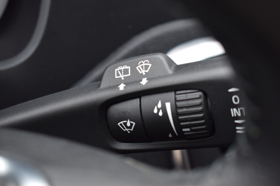 Volvo V40 Cross Country T3 153PK Automaat Nordic+ | Standkachel | Stoelverwarming | 17"LMV | LED