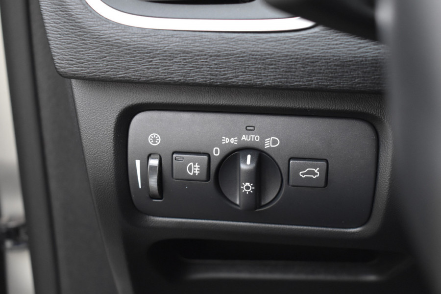 Volvo V40 Cross Country T3 153PK Automaat Nordic+ | Standkachel | Stoelverwarming | 17"LMV | LED