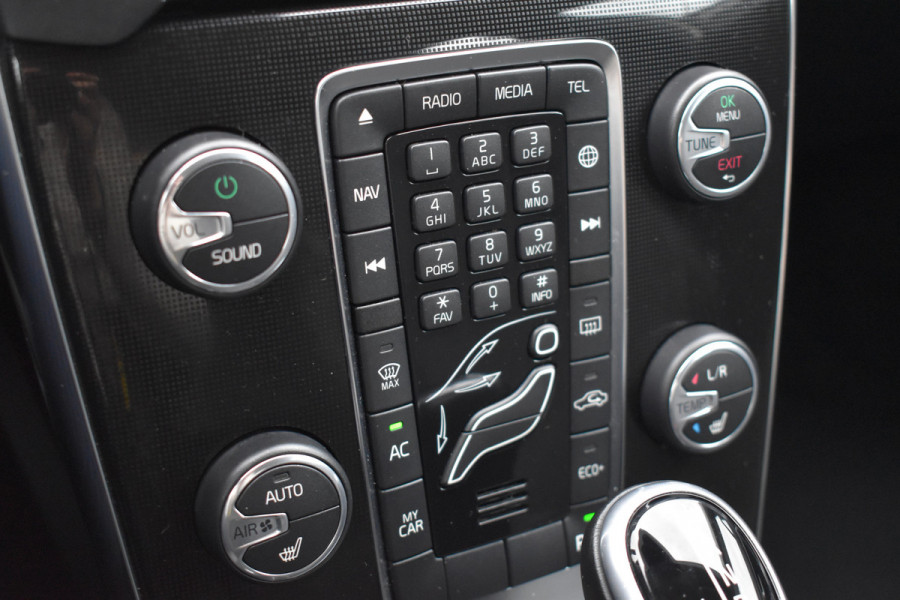 Volvo V40 Cross Country T3 153PK Automaat Nordic+ | Standkachel | Stoelverwarming | 17"LMV | LED