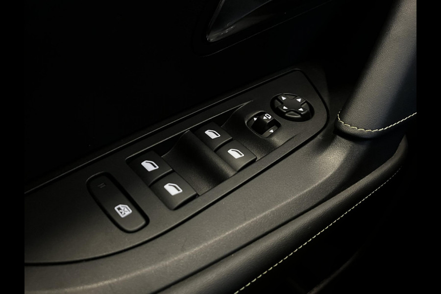 Peugeot 2008 1.2 PureTech 130pk Automaat GT-Line Navigatie Apple Carplay/Android Auto Camera Parkeersensoren Ledverlichting Cruise Control Virtual Cockpit Climate Control Lichtmetalen velgen