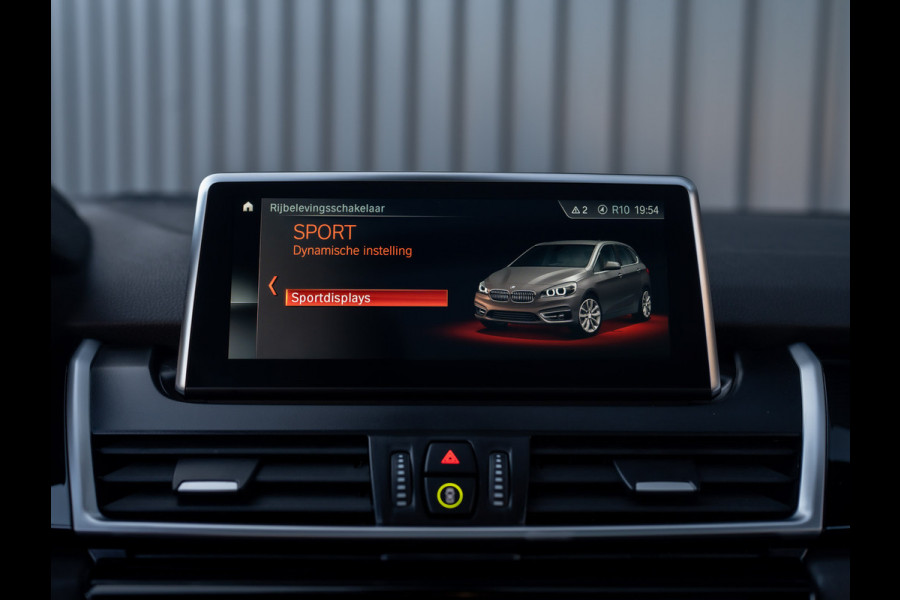 BMW 2 Serie Active Tourer 218i Business Edition Plus | Panodak | Head Up | Trekhaak | Camera | Prijs Rijklaar!!