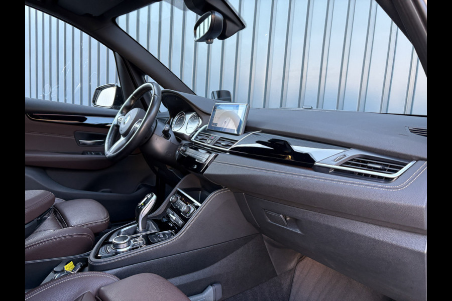 BMW 2 Serie Active Tourer 218i Business Edition Plus | Panodak | Head Up | Trekhaak | Camera | Prijs Rijklaar!!