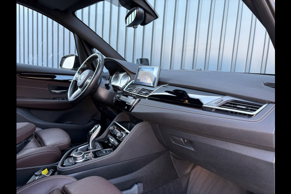 BMW 2 Serie Active Tourer 218i Business Edition Plus | Panodak | Head Up | Trekhaak | Camera | Prijs Rijklaar!!