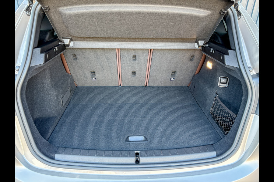 BMW 2 Serie Active Tourer 218i Business Edition Plus | Panodak | Head Up | Trekhaak | Camera | Prijs Rijklaar!!