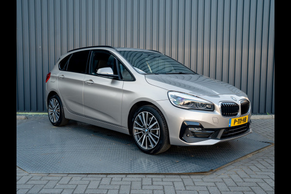 BMW 2 Serie Active Tourer 218i Business Edition Plus | Panodak | Head Up | Trekhaak | Camera | Prijs Rijklaar!!
