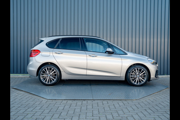 BMW 2 Serie Active Tourer 218i Business Edition Plus | Panodak | Head Up | Trekhaak | Camera | Prijs Rijklaar!!