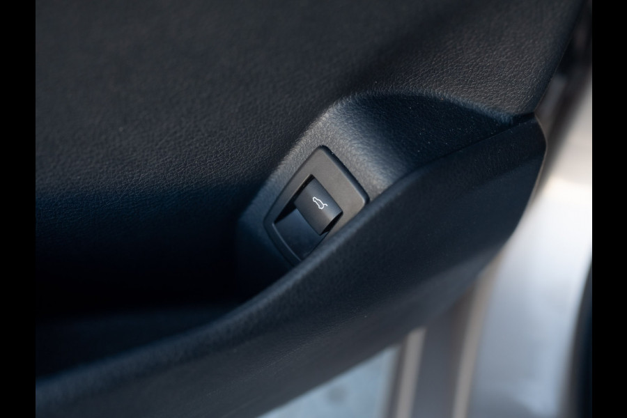 BMW 2 Serie Active Tourer 218i Business Edition Plus | Panodak | Head Up | Trekhaak | Camera | Prijs Rijklaar!!