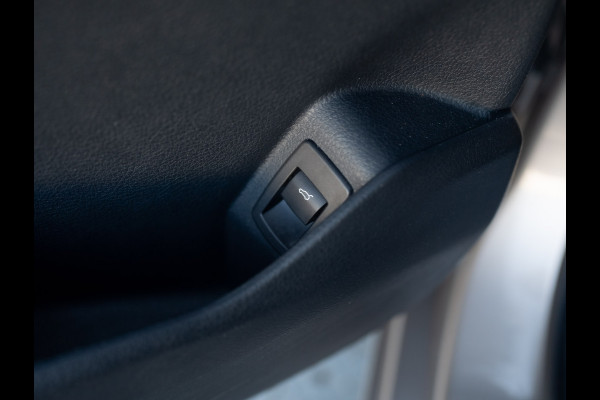 BMW 2 Serie Active Tourer 218i Business Edition Plus | Panodak | Head Up | Trekhaak | Camera | Prijs Rijklaar!!