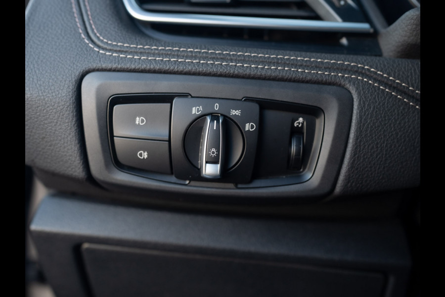 BMW 2 Serie Active Tourer 218i Business Edition Plus | Panodak | Head Up | Trekhaak | Camera | Prijs Rijklaar!!