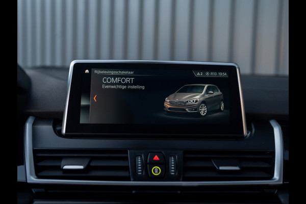 BMW 2 Serie Active Tourer 218i Business Edition Plus | Panodak | Head Up | Trekhaak | Camera | Prijs Rijklaar!!
