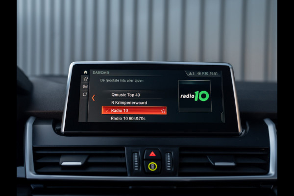 BMW 2 Serie Active Tourer 218i Business Edition Plus | Panodak | Head Up | Trekhaak | Camera | Prijs Rijklaar!!