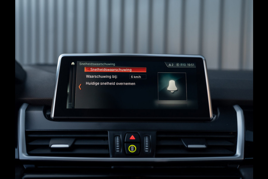 BMW 2 Serie Active Tourer 218i Business Edition Plus | Panodak | Head Up | Trekhaak | Camera | Prijs Rijklaar!!