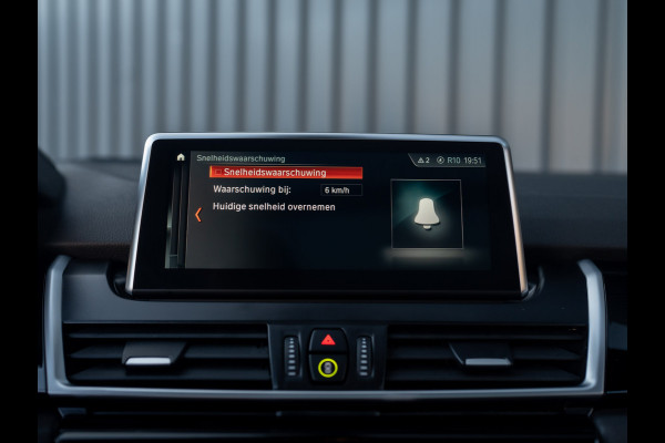 BMW 2 Serie Active Tourer 218i Business Edition Plus | Panodak | Head Up | Trekhaak | Camera | Prijs Rijklaar!!